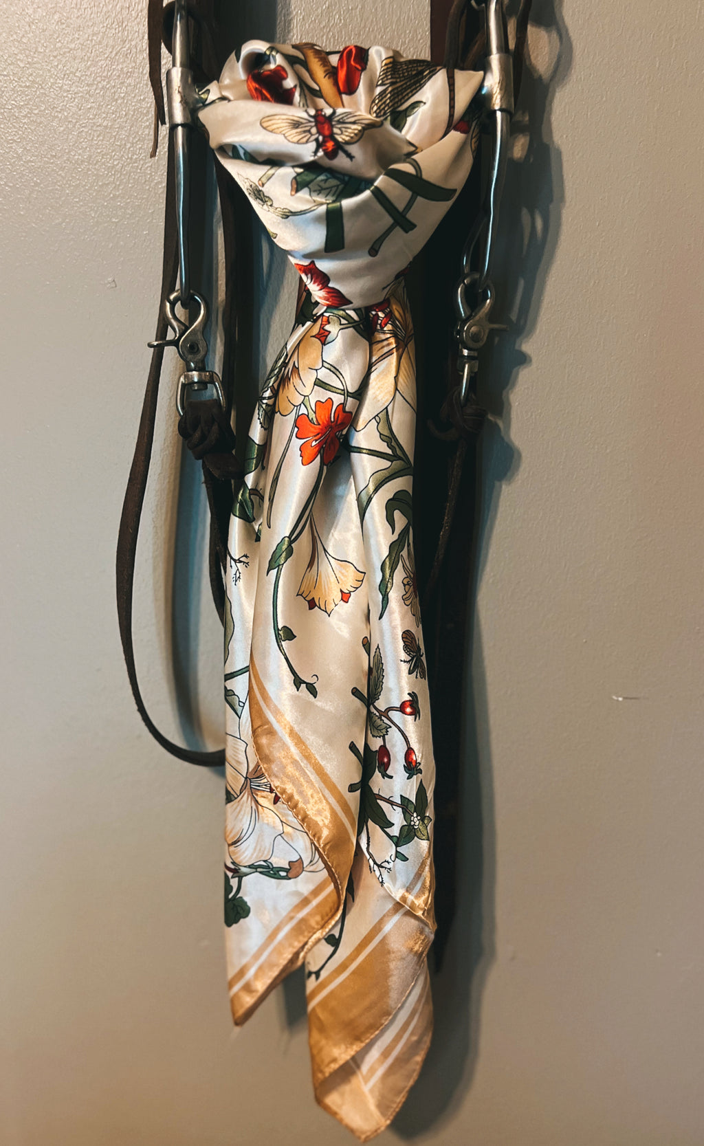 35" Wild Rag - Cream, Peach, Red Floral